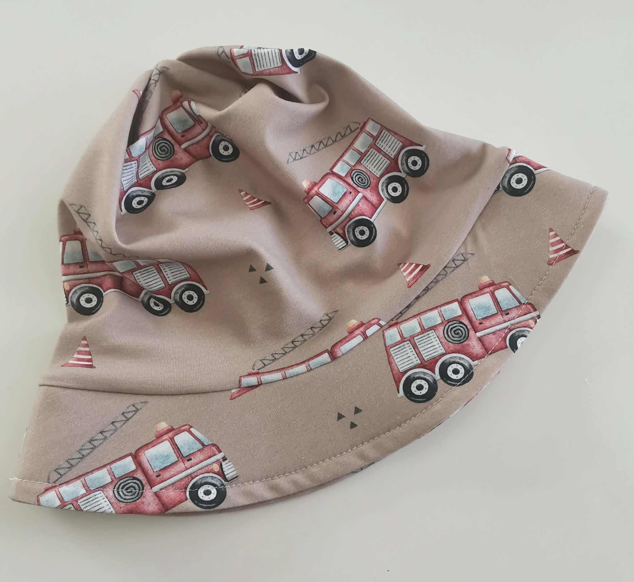 Kesähattu PALOAUTOT