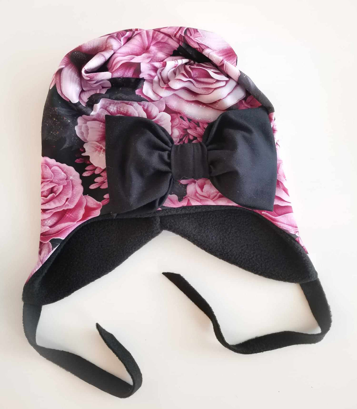 Talvipipo GLITTER ROSES rusetilla ja nauhoilla