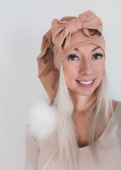 Toffeen värinen tonttulakki rusetilla